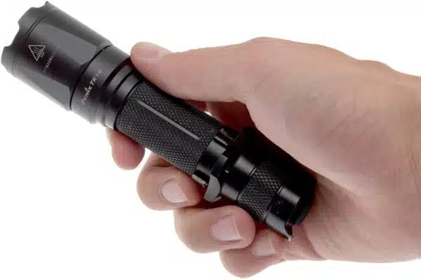 Fenix TK16 handformaat