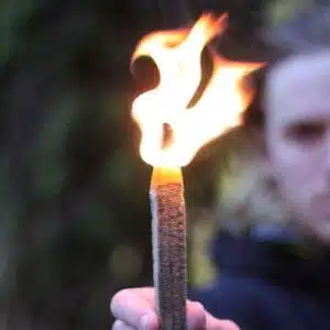 UCO Sweetfire Stormproof firestarter 3 stuks . Gemaakt van een bijproduct van suikerriet. Door de plantaardig wax kan elke lucifer 15 minuten branden.